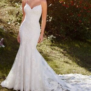 Elegant White Lace Wedding Dress